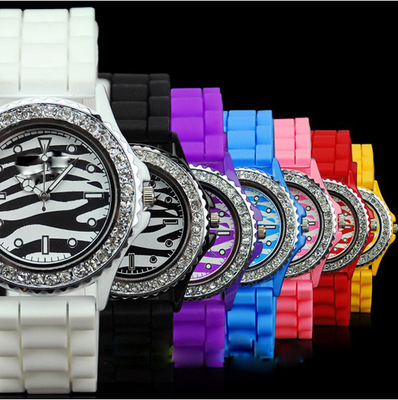 璀璨新潮，時尚個性 深圳市泰時瑞鐘表直銷炫彩鑲石合金硅膠女表